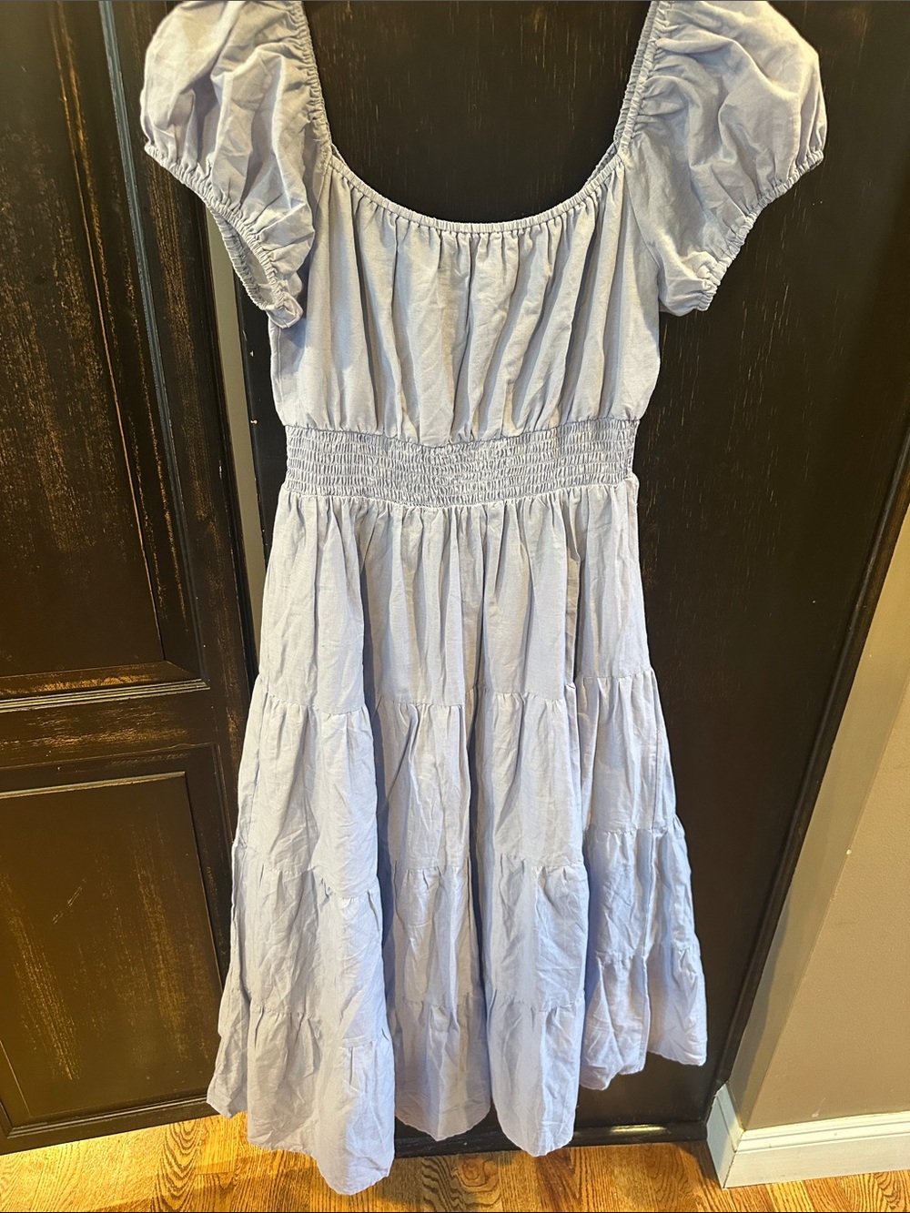 En Saison Blue Smocked Tiered
Midi Dress SZ Small - Picture 9 of 14